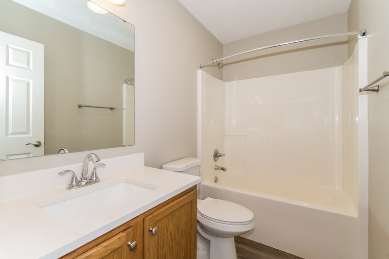2,230/Mo, 5765 Arlington Dr Plainfield, IN 46168 Main Bathroom View