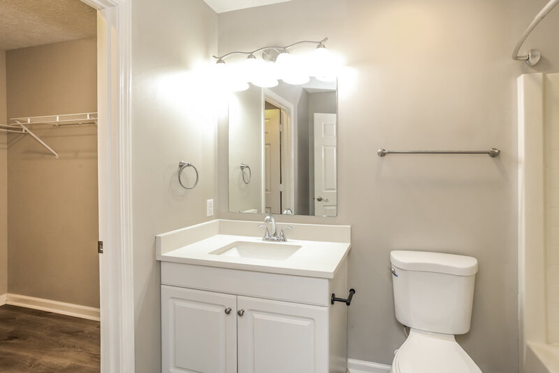 2,295/Mo, 5765 Arlington Dr Plainfield, IN 46168 Bathroom View