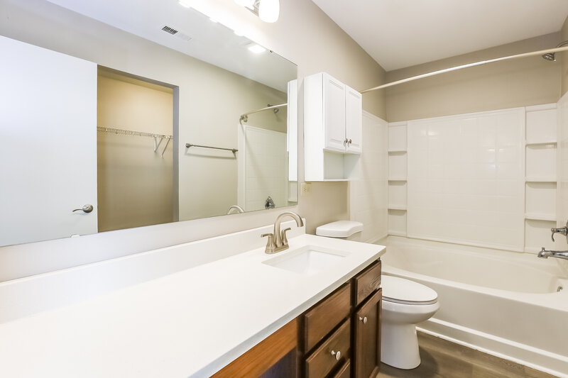 1,730/Mo, 1187 N Aberdeen Dr Franklin, IN 46131 Main Bathroom View