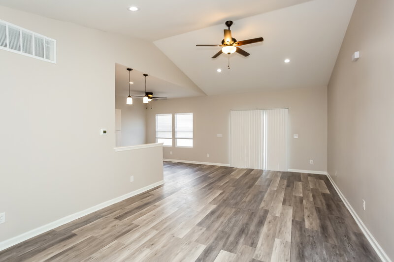 0/Mo, 1726 River Shore Pkwy Indianapolis, IN 46208 Living Room View