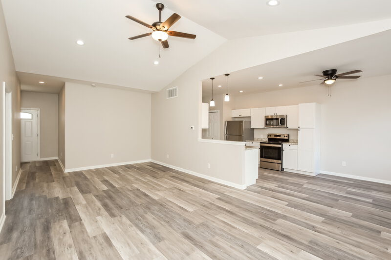 0/Mo, 1726 River Shore Pkwy Indianapolis, IN 46208 Living Room View 2