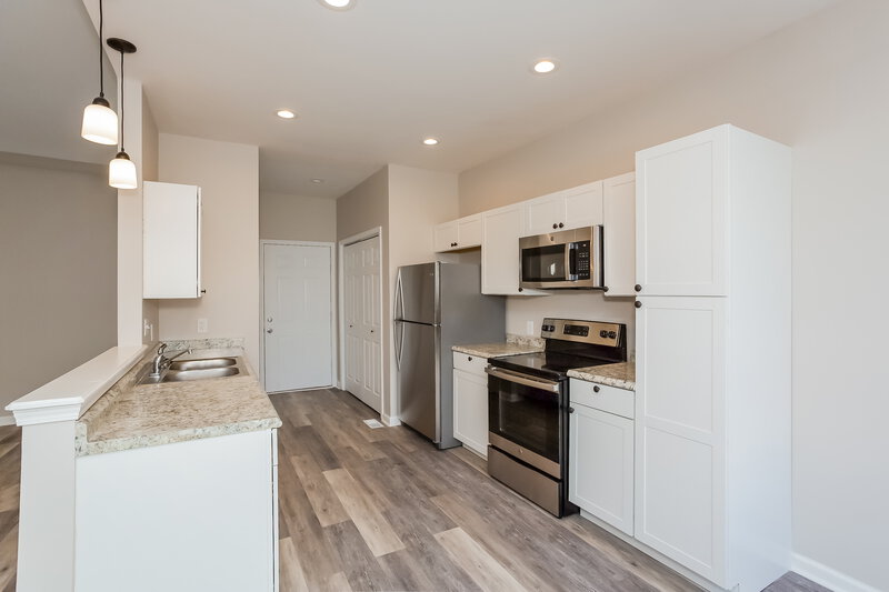 0/Mo, 1726 River Shore Pkwy Indianapolis, IN 46208 Kitchen View