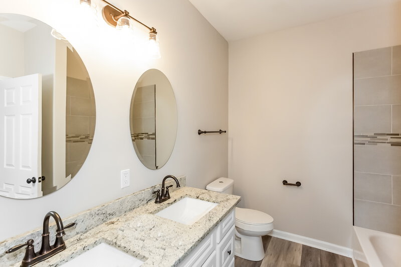 0/Mo, 1726 River Shore Pkwy Indianapolis, IN 46208 Main Bathroom View