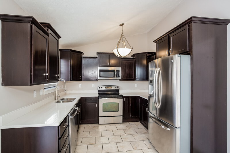 1,670/Mo, 821 Dream March Dr Greenfield, IN 46140 Kitchen View