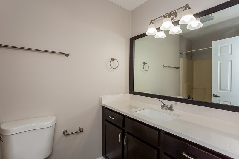 1,670/Mo, 821 Dream March Dr Greenfield, IN 46140 Main Bathroom View