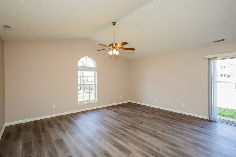1,800/Mo, 7423 Nutmeg Ct Indianapolis, IN 46237 Living Room View