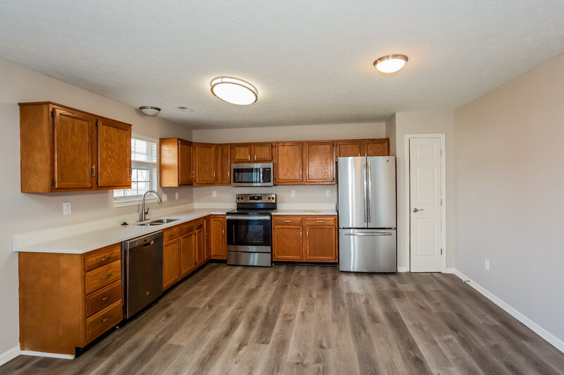 1,800/Mo, 7423 Nutmeg Ct Indianapolis, IN 46237 Kitchen View