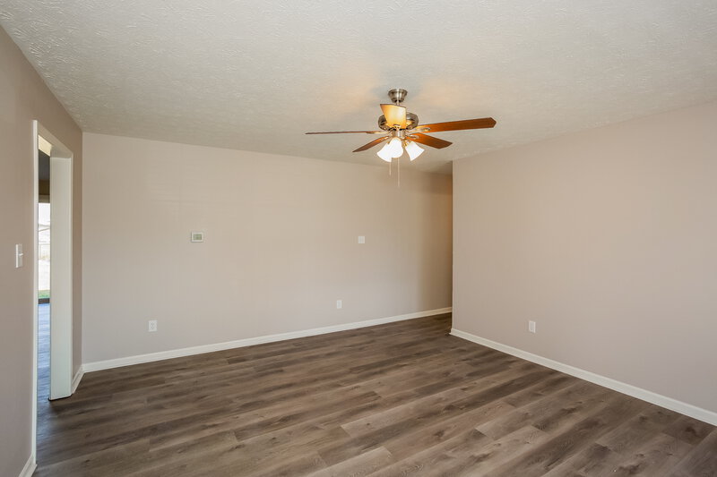 1,800/Mo, 7423 Nutmeg Ct Indianapolis, IN 46237 Family Room View