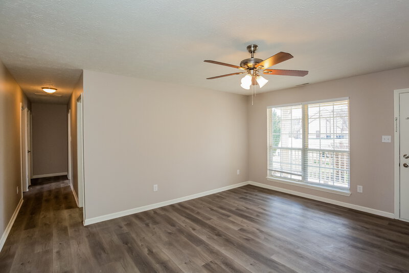 1,800/Mo, 7423 Nutmeg Ct Indianapolis, IN 46237 Family Room View 2
