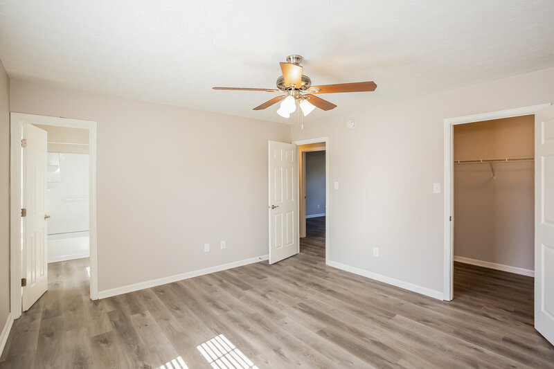 1,800/Mo, 7423 Nutmeg Ct Indianapolis, IN 46237 Main Bedroom View 2