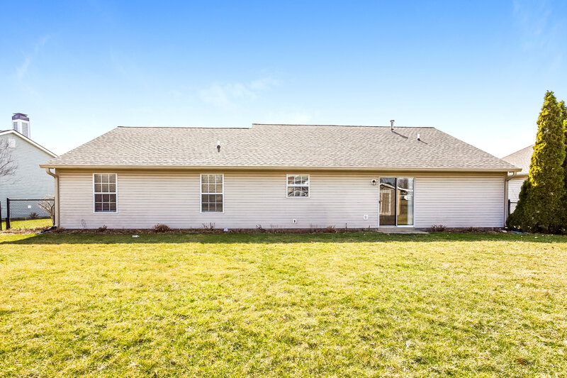 1,800/Mo, 7423 Nutmeg Ct Indianapolis, IN 46237 Rear View