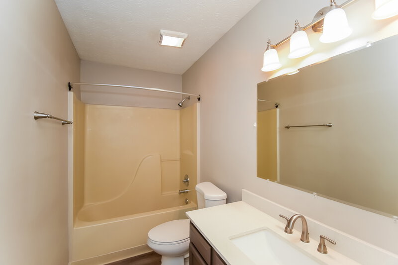1,890/Mo, 5234 Gateway Ave Noblesville, IN 46062 Main Bathroom View