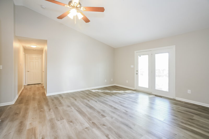 2,110/Mo, 6447 Coburn Ave Indianapolis, IN 46260 Living Room View