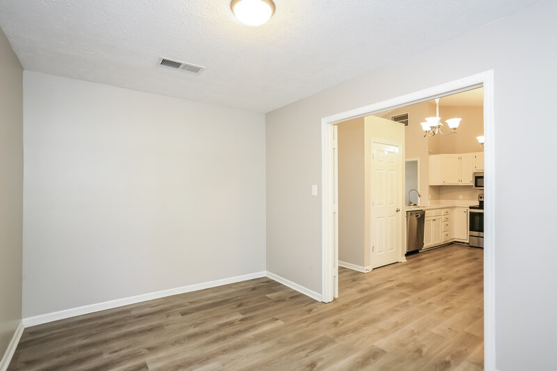 2,110/Mo, 6447 Coburn Ave Indianapolis, IN 46260 Dining Room View