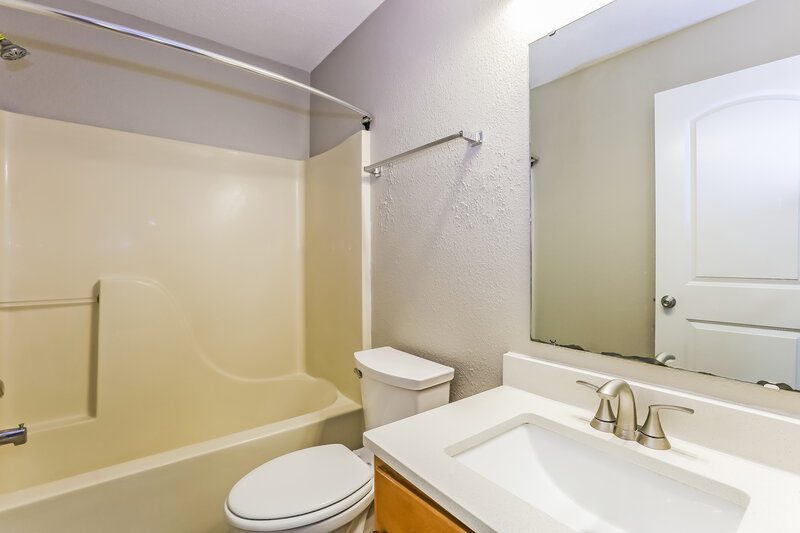 1,880/Mo, 10164 Clear Sky Dr Avon, IN 46123 Bathroom View 2