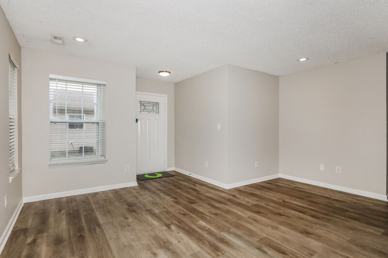 1,810/Mo, 629 Locust Grove Ln Greenwood, IN 46143 Living Room View 2