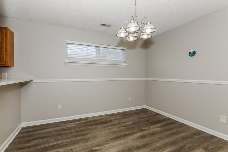 1,810/Mo, 629 Locust Grove Ln Greenwood, IN 46143 Dining Room View 2