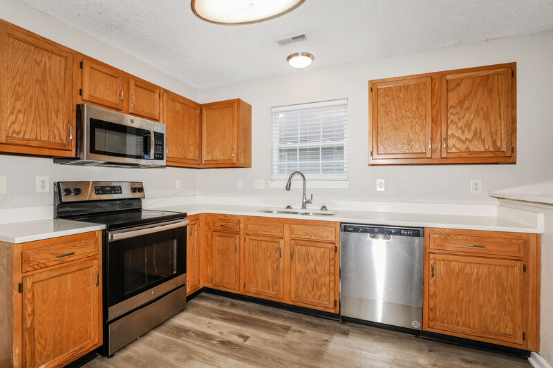 1,810/Mo, 629 Locust Grove Ln Greenwood, IN 46143 Kitchen View