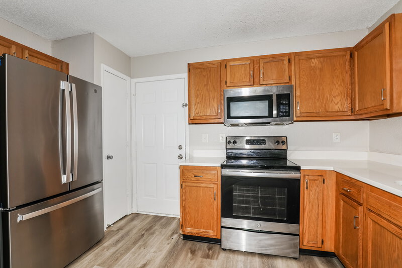 1,810/Mo, 629 Locust Grove Ln Greenwood, IN 46143 Kitchen View 2