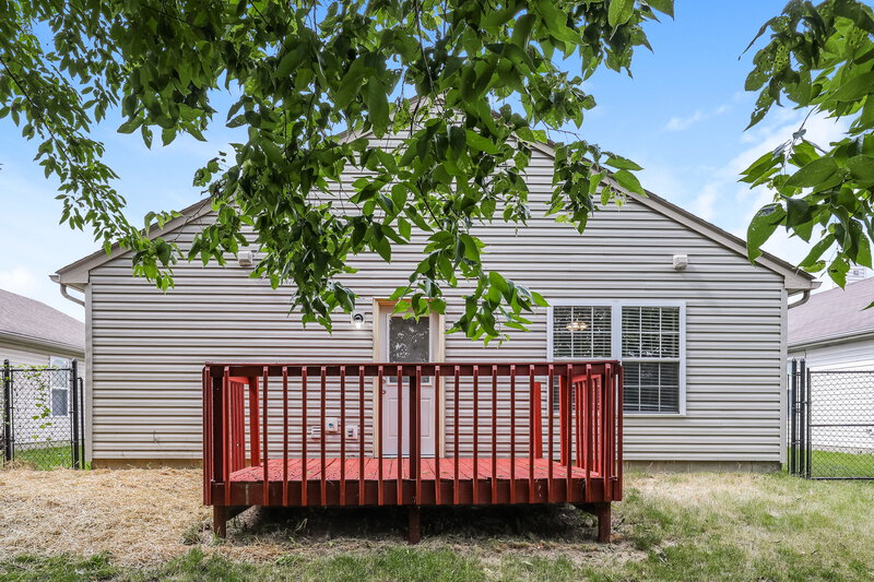 1,810/Mo, 629 Locust Grove Ln Greenwood, IN 46143 Rear View