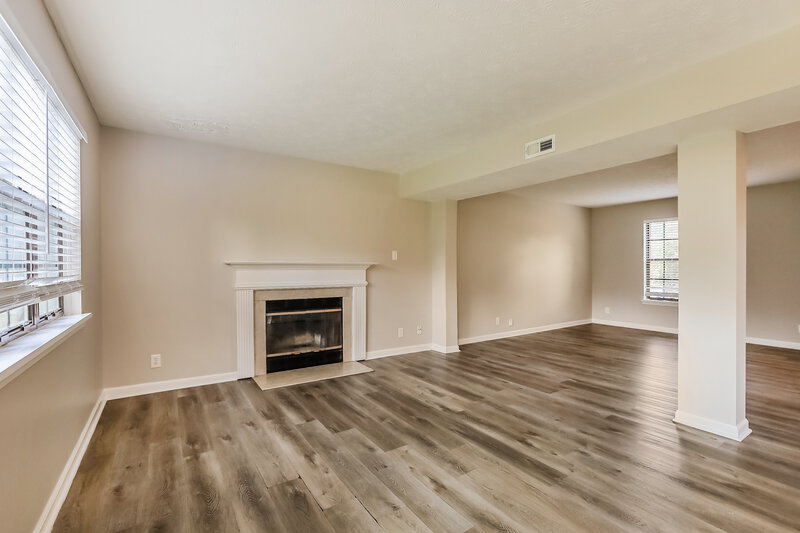 1,940/Mo, 6722 Foxfire Dr Indianapolis, IN 46214 Living Room View 2