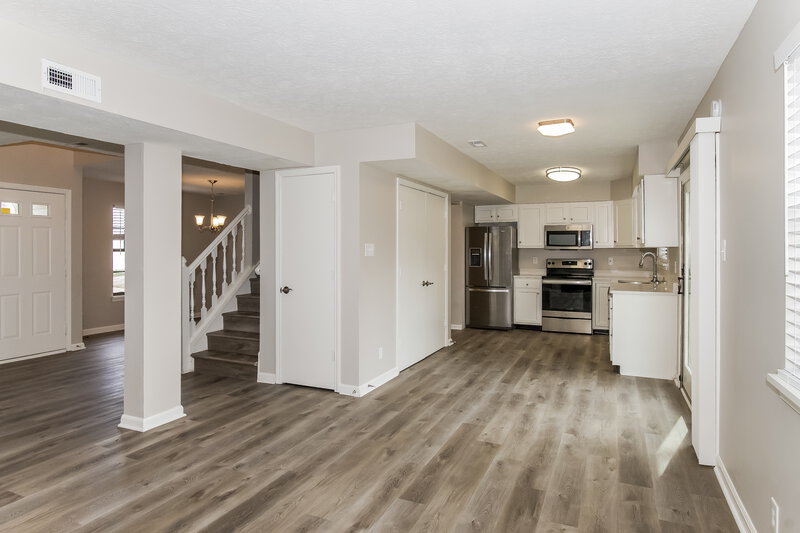 2,650/Mo, 6722 Foxfire Dr Indianapolis, IN 46214 Living Room View 3