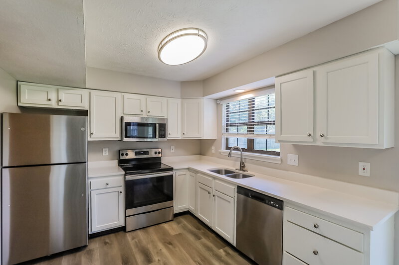 1,940/Mo, 6722 Foxfire Dr Indianapolis, IN 46214 Kitchen View