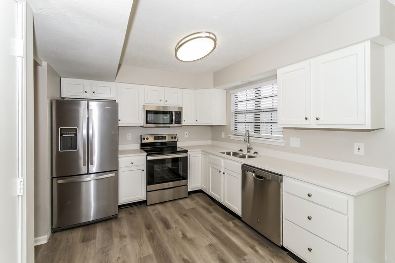 2,650/Mo, 6722 Foxfire Dr Indianapolis, IN 46214 Kitchen View