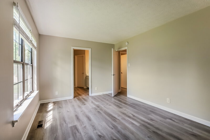 1,940/Mo, 6722 Foxfire Dr Indianapolis, IN 46214 Main Bedroom View 2