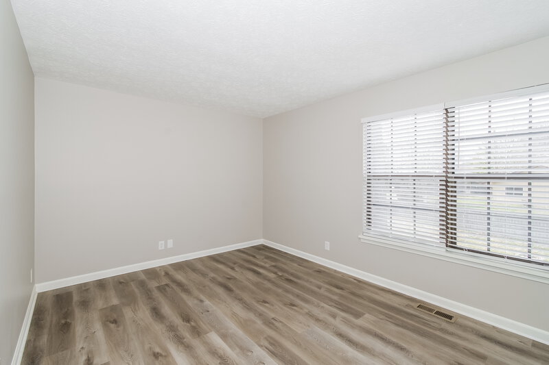 2,650/Mo, 6722 Foxfire Dr Indianapolis, IN 46214 Main Bedroom View