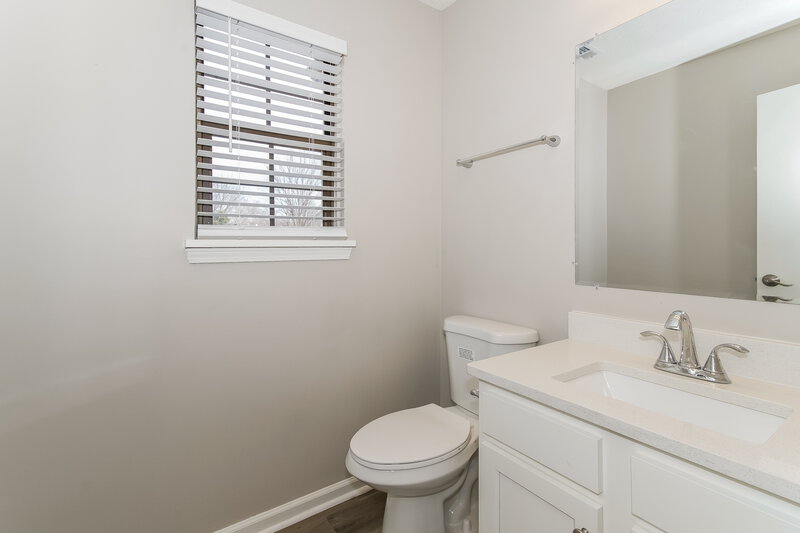 2,650/Mo, 6722 Foxfire Dr Indianapolis, IN 46214 Bathroom View 2