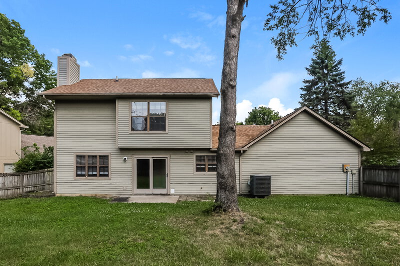 1,940/Mo, 6722 Foxfire Dr Indianapolis, IN 46214 Rear View