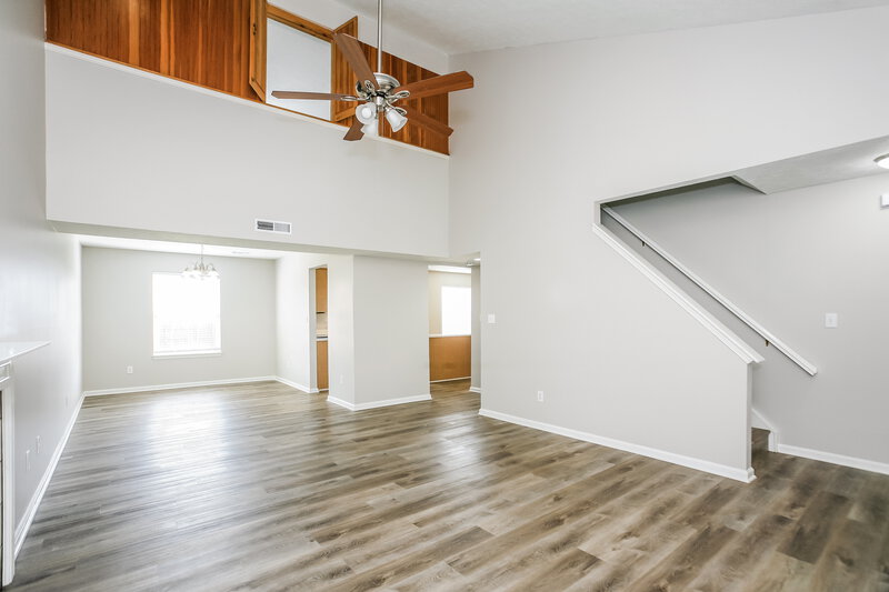 2,285/Mo, 6629 Crestwell Ln Indianapolis, IN 46268 Living Room View