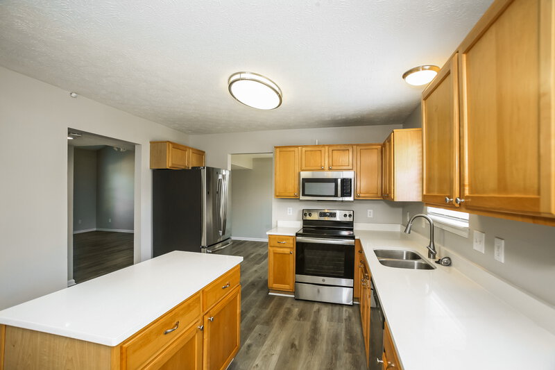 2,285/Mo, 6629 Crestwell Ln Indianapolis, IN 46268 Kitchen View