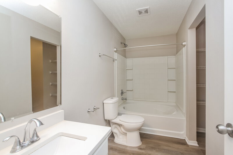 2,005/Mo, 9210 Centenary Ln Camby, IN 46113 Main Bathroom View