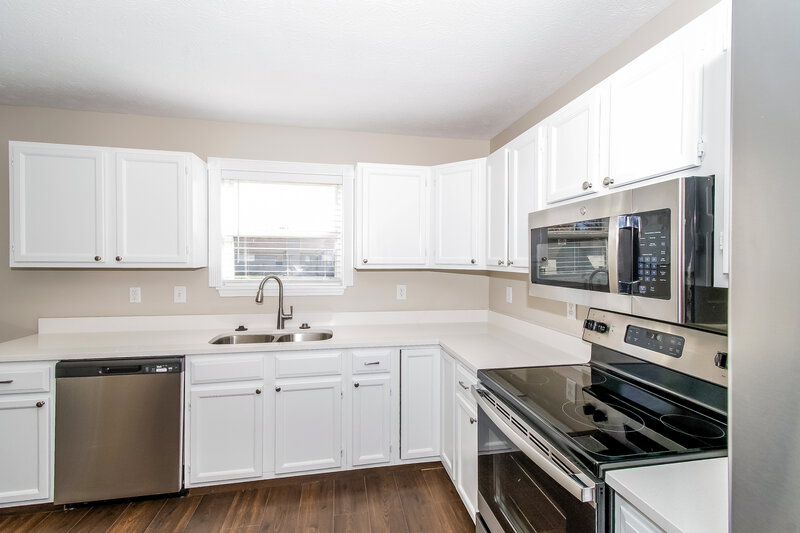 2,800/Mo, 1099 Meadowview Ct Franklin, IN 46131 Kitchen View 3