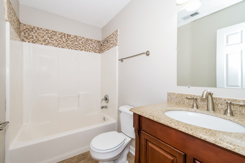 2,800/Mo, 1099 Meadowview Ct Franklin, IN 46131 Bathroom View