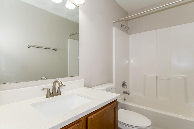 1,945/Mo, 1838 Silverton Dr Avon, IN 46123 Main Bathroom View