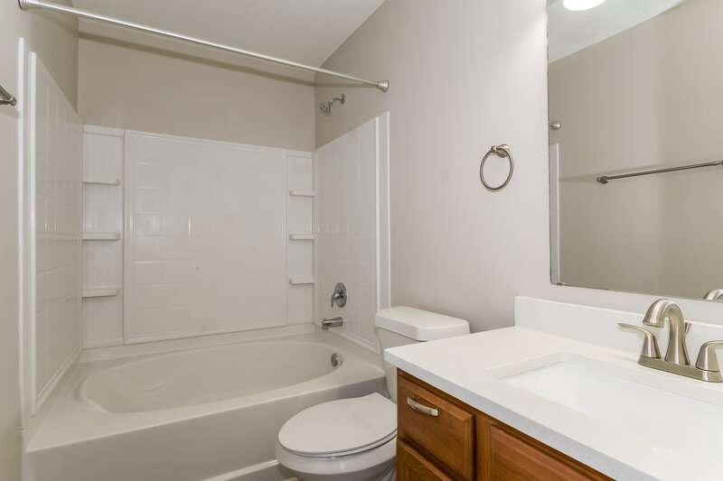 1,945/Mo, 1838 Silverton Dr Avon, IN 46123 Bathroom View