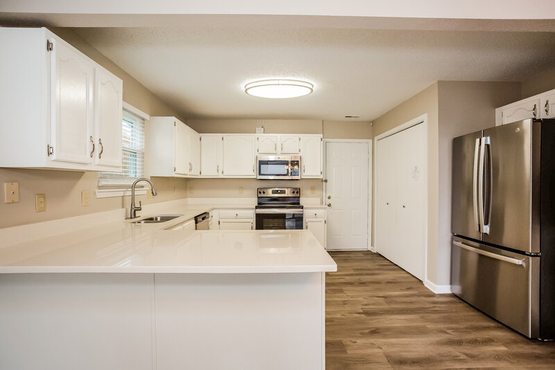 2,065/Mo, 279 Brookview Dr Brownsburg, IN 46112 Kitchen View