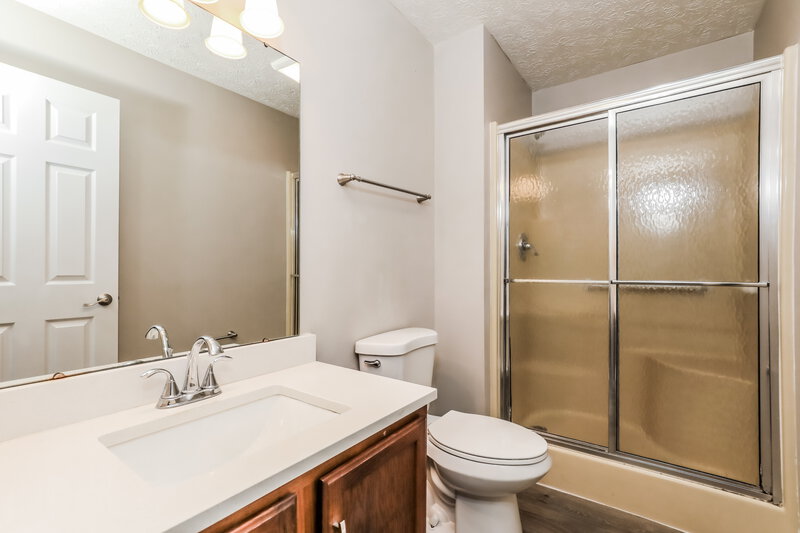 2,530/Mo, 165 Christy Dr Greenwood, IN 46143 Main Bathroom View