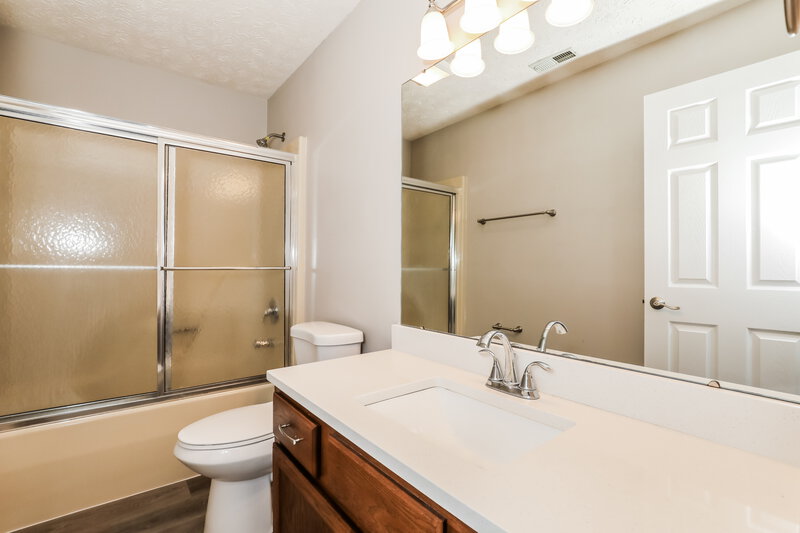 2,530/Mo, 165 Christy Dr Greenwood, IN 46143 Bathroom View 2