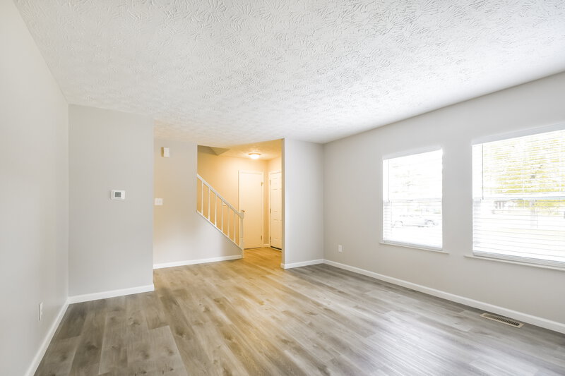 2,460/Mo, 4320 Oil Creek Dr Indianapolis, IN 46268 Living Room View