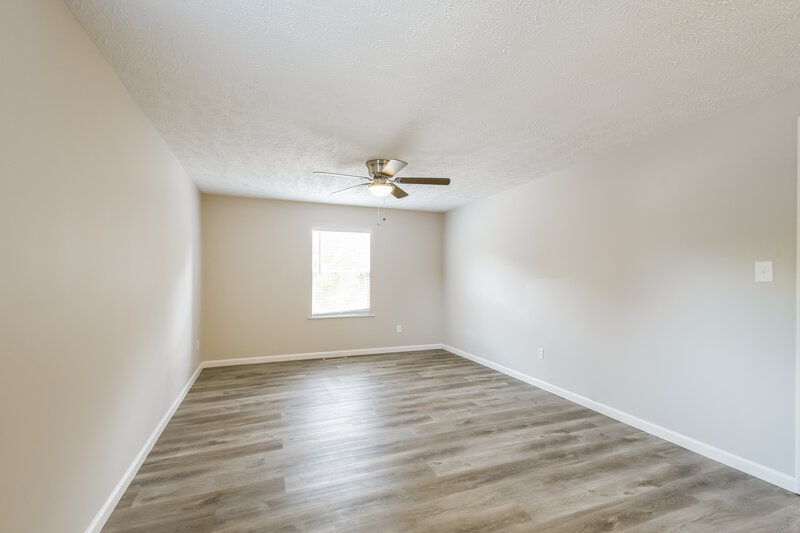 2,460/Mo, 4320 Oil Creek Dr Indianapolis, IN 46268 Main Bathroom View