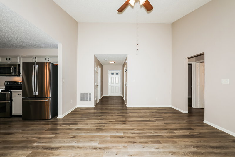 2,620/Mo, 9803 Trail Dr Avon, IN 46123 Living Room View