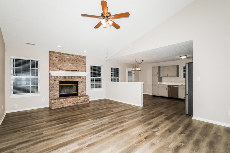 2,620/Mo, 9803 Trail Dr Avon, IN 46123 Living Room View 2