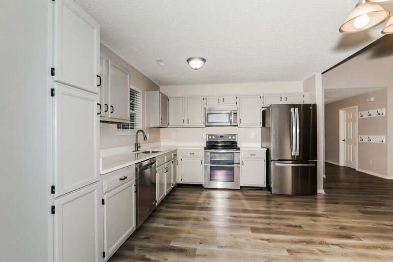 2,620/Mo, 9803 Trail Dr Avon, IN 46123 Kitchen View