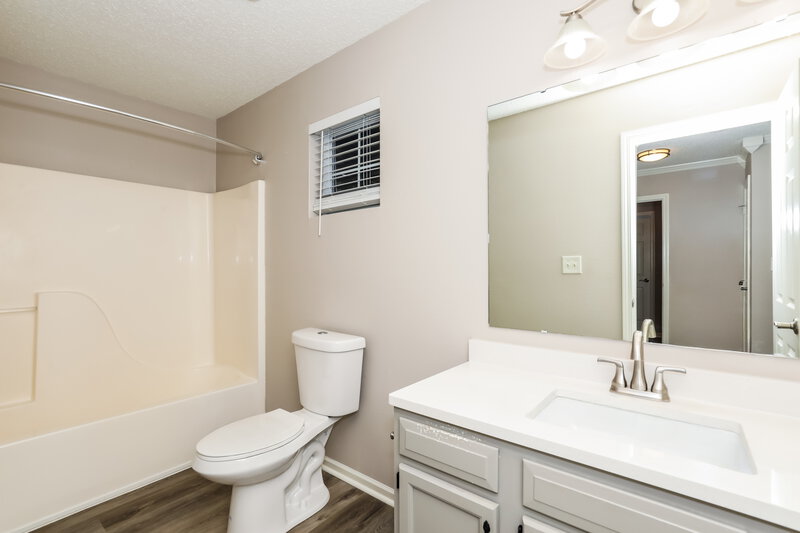 2,620/Mo, 9803 Trail Dr Avon, IN 46123 Main Bathroom View