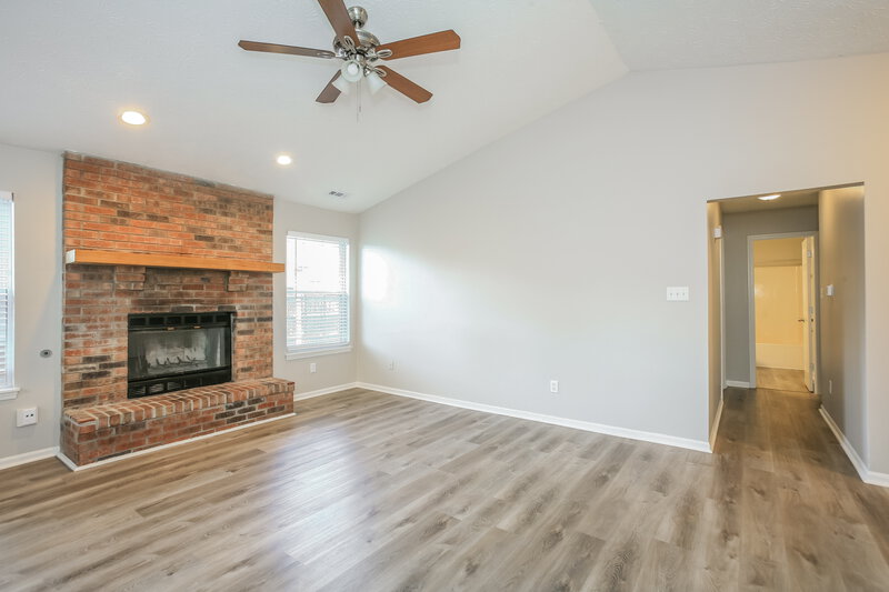 1,700/Mo, 1449 Country Pointe Dr Indianapolis, IN 46234 Living Room View