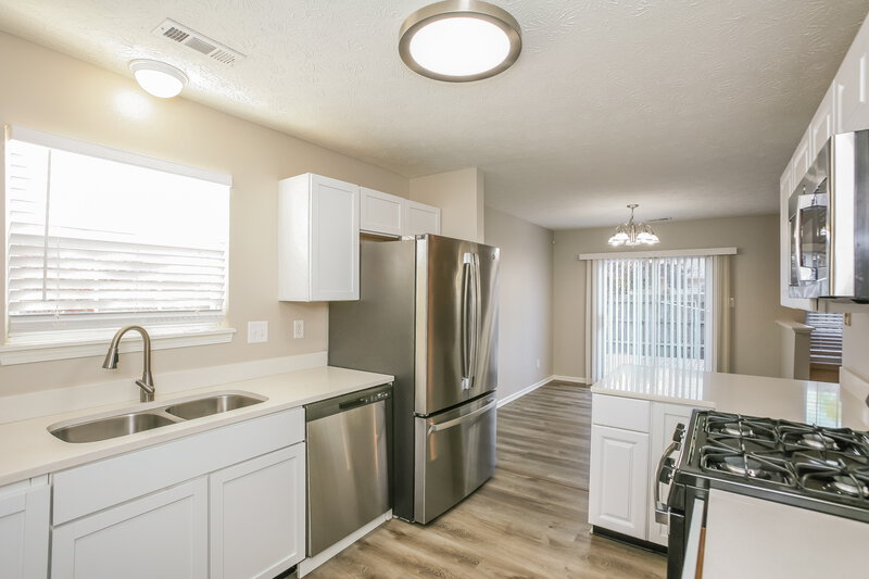 1,700/Mo, 1449 Country Pointe Dr Indianapolis, IN 46234 Kitchen View